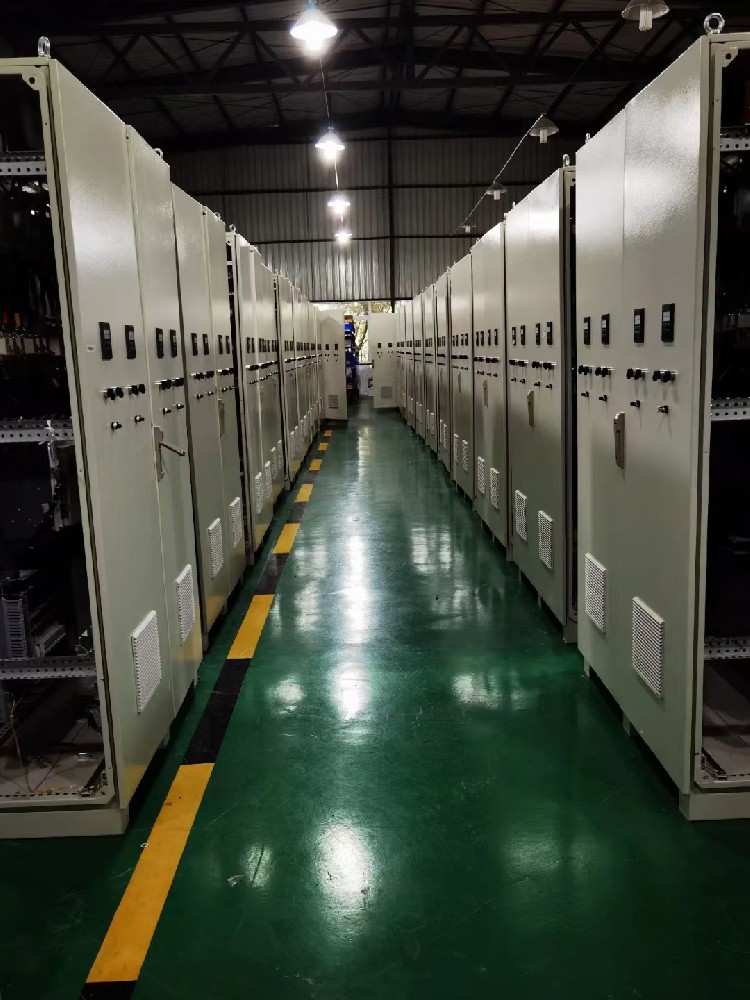 若何对电力调整器进行定期守护和机能检测？