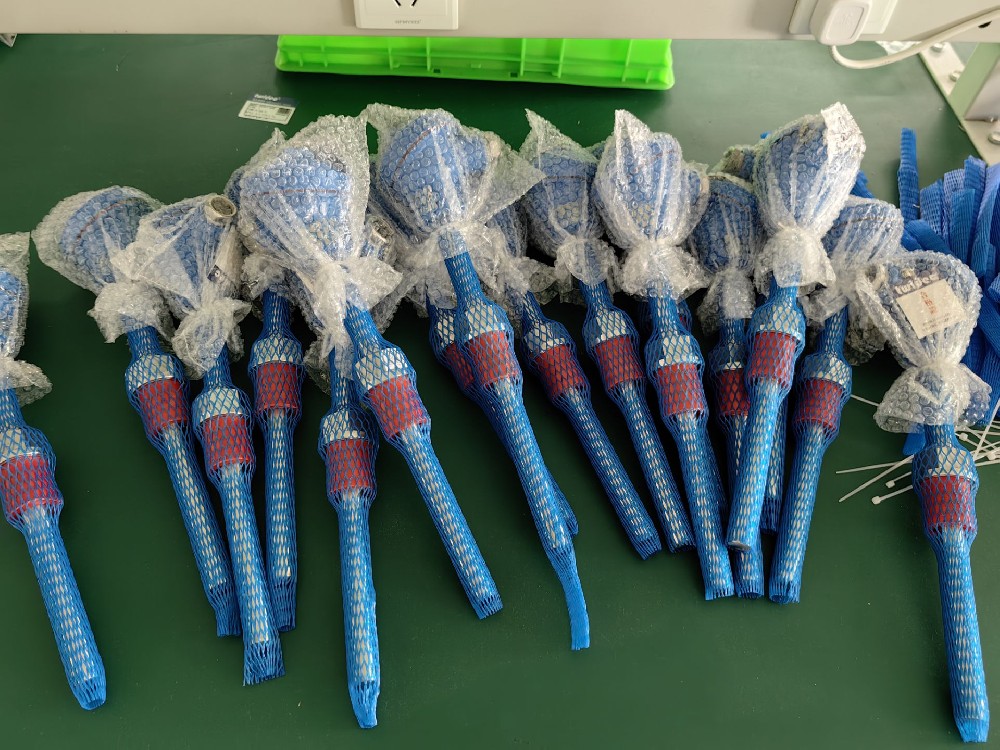 在工业自动化中，热电阻是若何与节造系统集成的，以实现温度节造和监测？