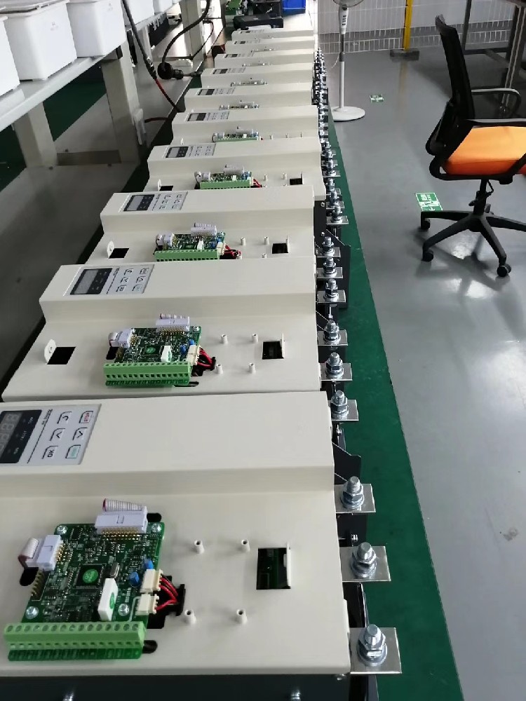 电力调整器与变频器在某些利用场景下职能有沉叠，若何抉择使用哪一个？