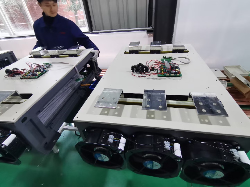 电力调整器在海优势电场的利用中，若何应对湿润、高盐等恶劣环境？