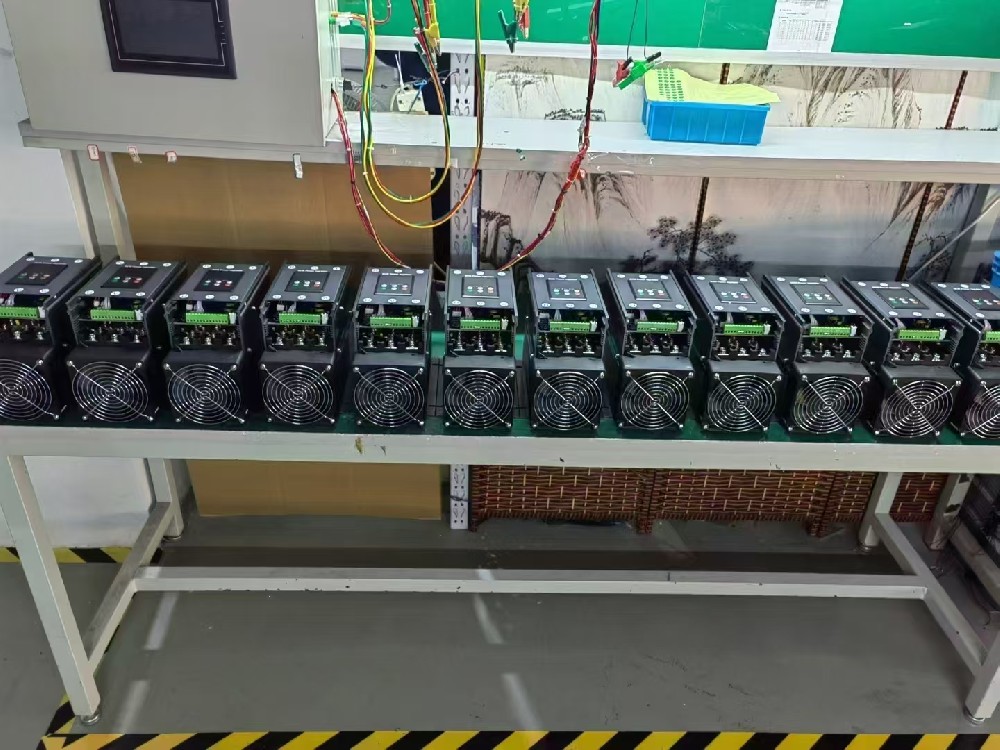 衔接电力调整器的线缆老化，在不更换线缆的情况下，能否采取一时措施持续安全使用电力调整器？